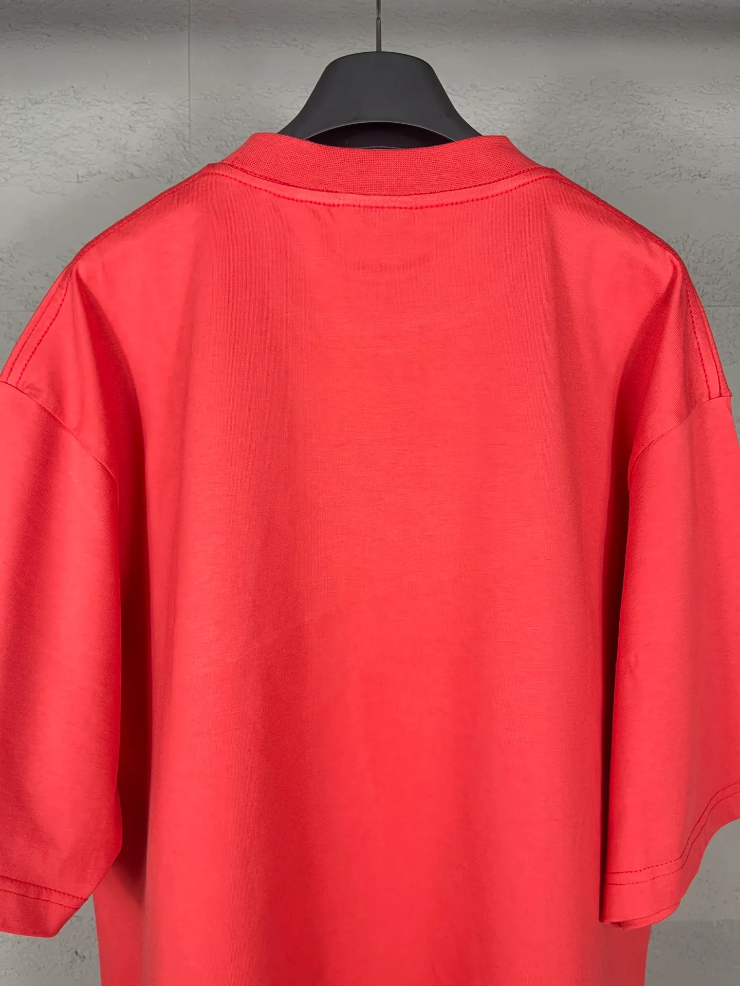【 . Quality】BALENCI*GA/ .SS 24 New Arrival， enjoy Paris T . . Authentic ， ！ ZP 。 260 ， . ， ，。 。 . ， 。 OS . Same Style ：BL 233370 : .Red Size：XS S M L
